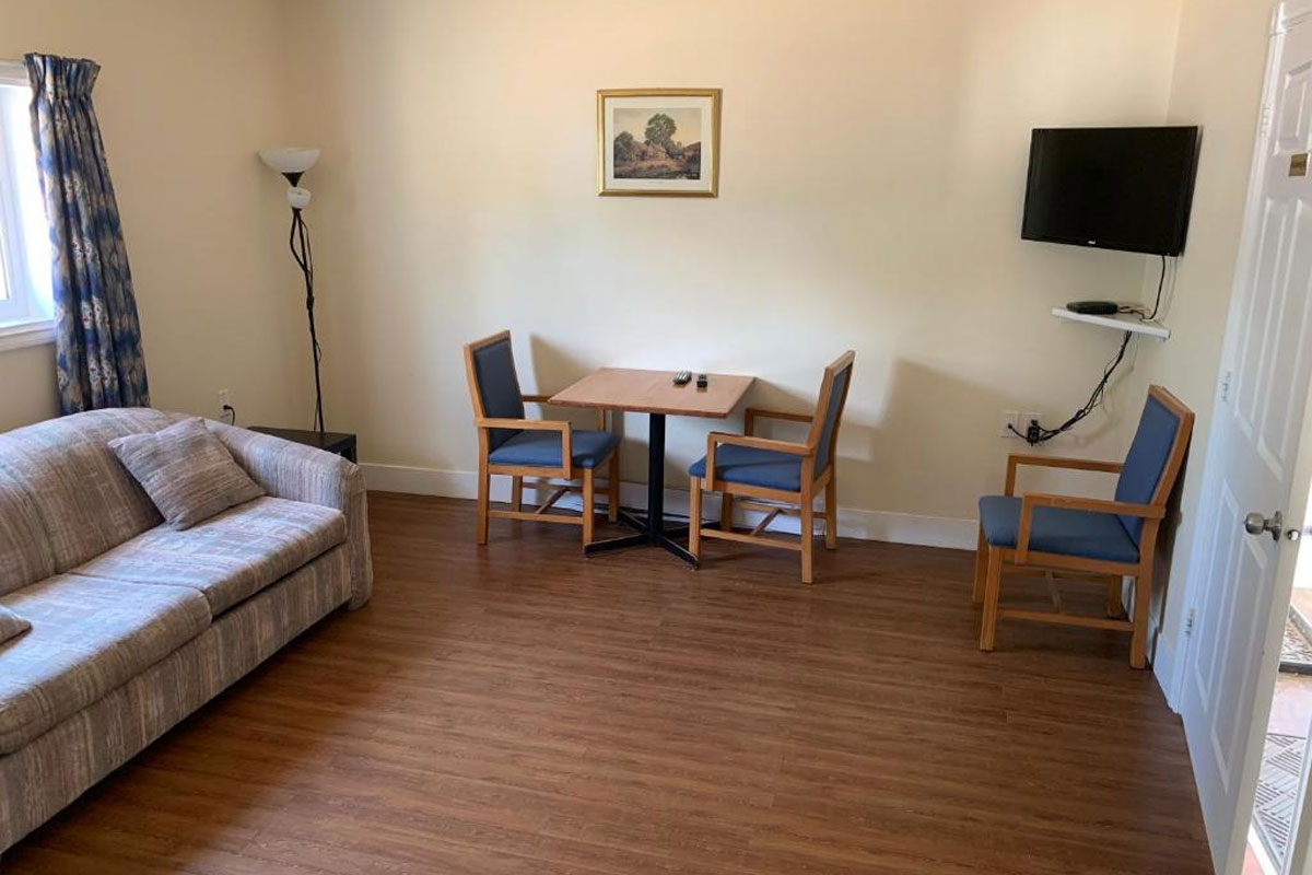 Book Deluxe Family Bedroom in Minnedosa, MB